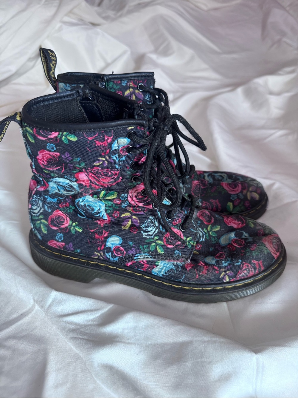 SOLD Dr Martens (Doc Martens) Rose skulls Lace-Up with side Zip Combat Boots - Picture 2 of 7